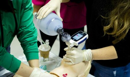 Sistemi di feedback per migliorare le qualità delle ventilazioni durante RCP: studio internazionale dimostra l’utilità